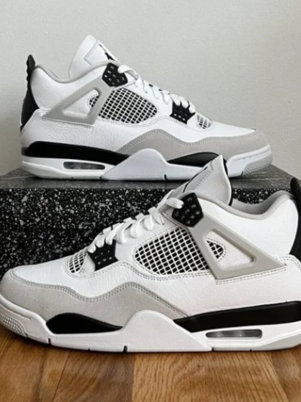 AJ4 Military Black Mens   BRAND NEW